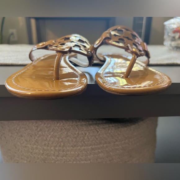 TORY BURCH MILLER SAND PATENT LEATHER SANDALS SIZE 7.5M – RETAIL $195.00+ - Picture 2 of 10